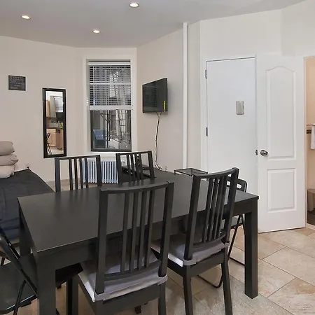 Cozy Two Bedrooms Near Times Sq - Nyc *