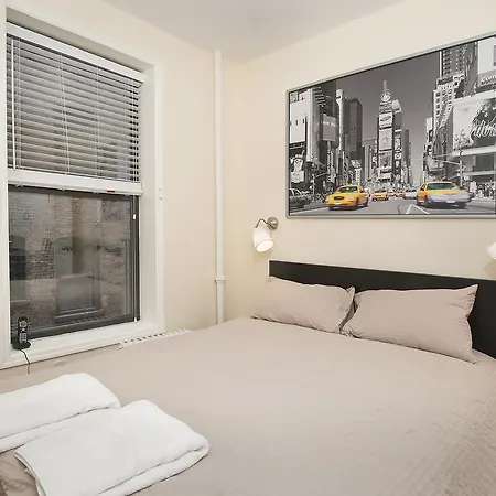 Cozy Two Bedrooms Near Times Sq - Nyc *