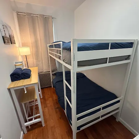 In Chelsea 2 With Kitchen - Shared Bathroom -5th Floor Walk-up Apartment *