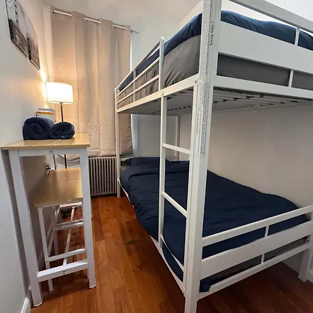 In Chelsea 2 With Kitchen - Shared Bathroom -5th Floor Walk-up Apartment *