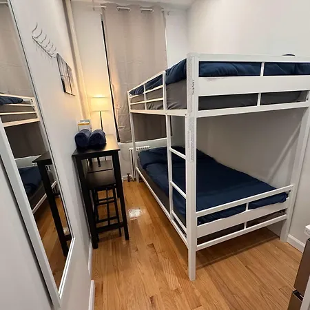 With Kitchen In Chelsea - Shared Bathroom - 3rd Floor Walk-up Apartment New York