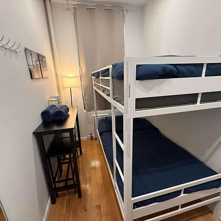 Apartment With Kitchen In Chelsea - Shared Bathroom - 3rd Floor Walk-up *