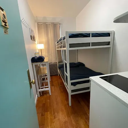 In Chelsea 2 With Kitchen - Shared Bathroom -5th Floor Walk-up New York