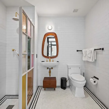Freeman 501 By Rove Travel - With Shared Amenities *