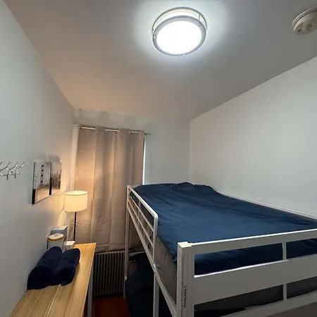 In Chelsea 2 With Kitchen - Shared Bathroom -5th Floor Walk-up New York