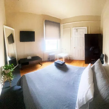 Apartment Charming 2-bedroom Entire In Area