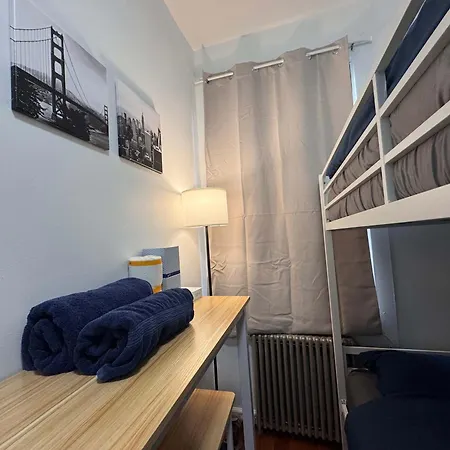 In Chelsea 2 With Kitchen - Shared Bathroom -5th Floor Walk-up Apartment *