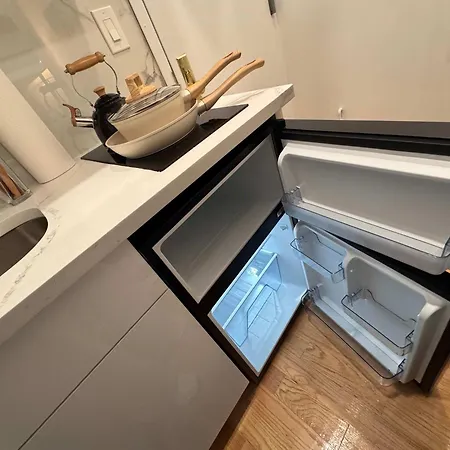 With Kitchen In Chelsea - Shared Bathroom - 3rd Floor Walk-up