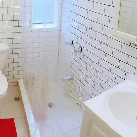 Charming 2-bedroom Entire In Area New York