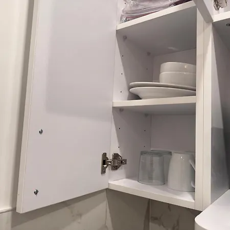 With Kitchen In Chelsea - Shared Bathroom - 3rd Floor Walk-up Apartment