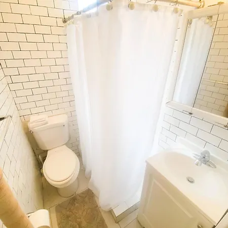 Charming 2-bedroom Entire In Area Apartment