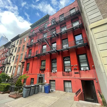 With Kitchen In Chelsea - Shared Bathroom - 3rd Floor Walk-up Apartment