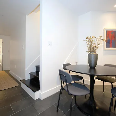 Massive Nyc Brownstone Wpatio Apartment *