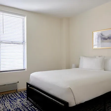 Night Broadway Hotel 3*