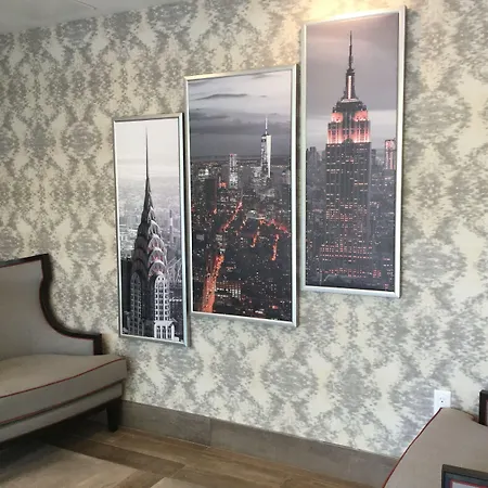Ramada By Wyndham Bronx Terminal 3*