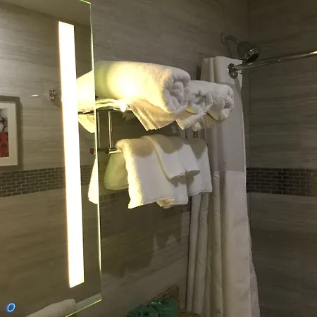 Ramada By Wyndham Bronx Terminal New York