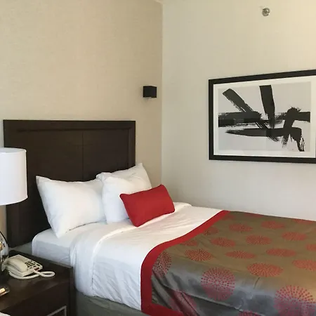 Ramada By Wyndham Bronx Terminal Hotel