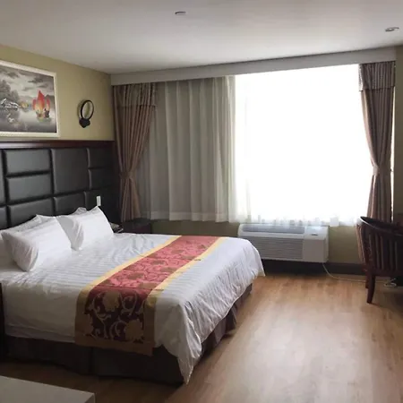 The Queens Hotel 2*