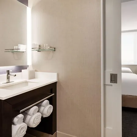 By Marriott Jfk Airport New York