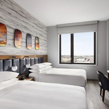 Marriott Jfk Airport Hotel 3*