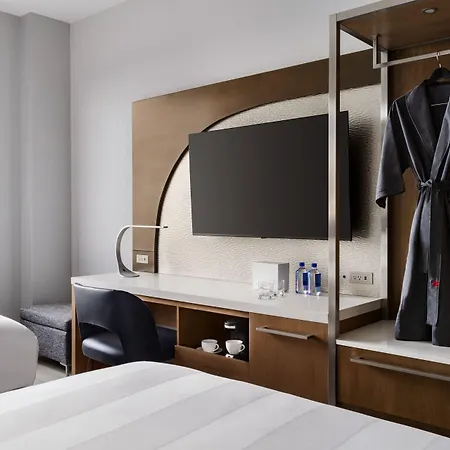 Marriott Jfk Airport Hotel 3*