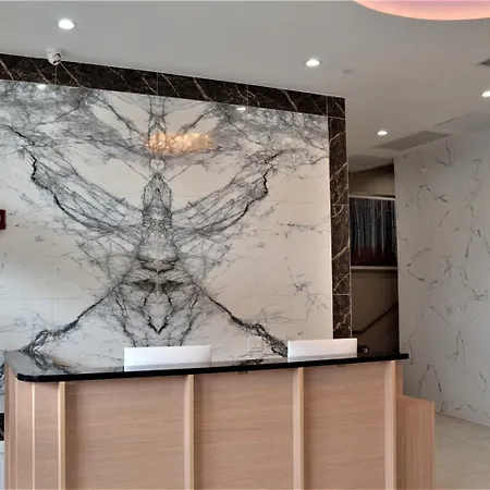 Lic Plaza Hotel 3*
