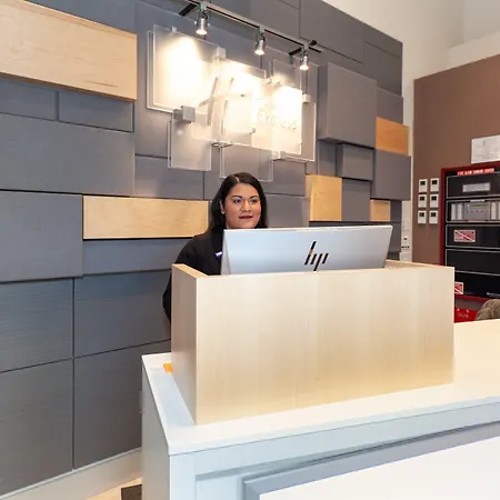 Express - Nyc Brooklyn - Sunset Park By Ihg