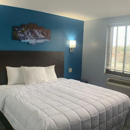 Hotel East