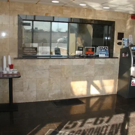 Hotel Super 8 By Wyndham Jamaica North Conduit