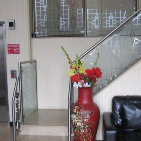 Super 8 By Wyndham Jamaica North Conduit Hotel 2*