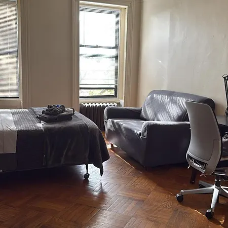 2 Guest house New York
