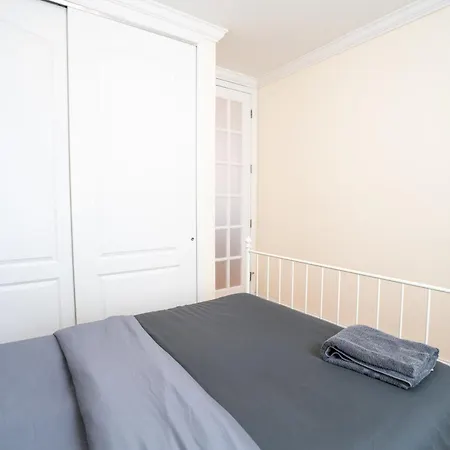 Modern By Park - 3 Br New York