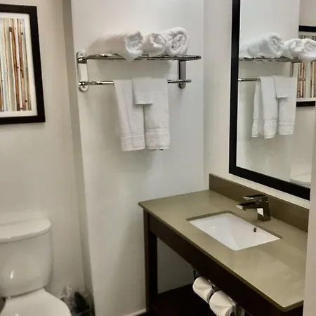 Wingate By Wyndham Jfk Airport, Far Rockaway Ny Hotel