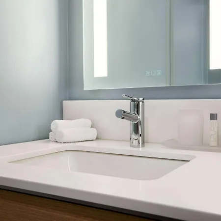 Wingate By Wyndham Bronx Haven Park Hotel 3*