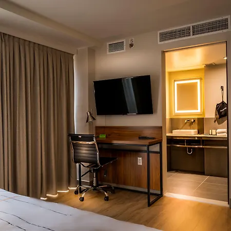 La Quinta By Wyndham Time Square South