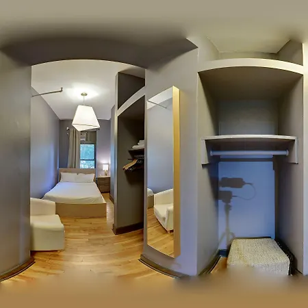 Lamartine Chelsea Hostel *