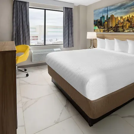 Days By Wyndham Staten Island Hotel 2*