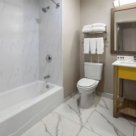 Days By Wyndham Staten Island Hotel New York