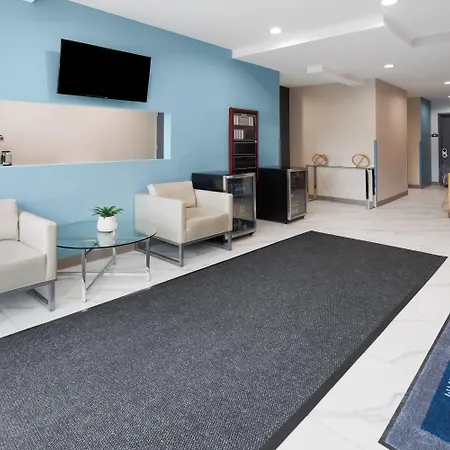 Days By Wyndham Staten Island Hotel New York