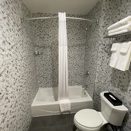Super 8 By Wyndham Bronx Near Botanical Garden New York