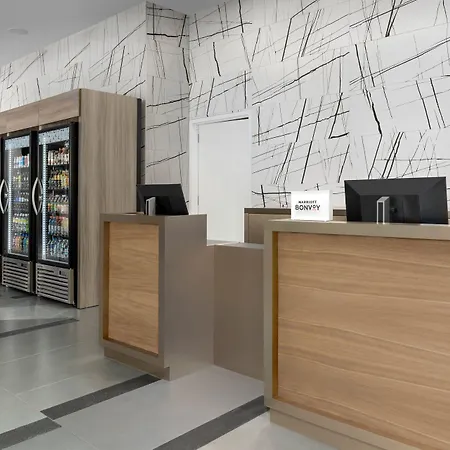 By Marriott Queens 3* New York