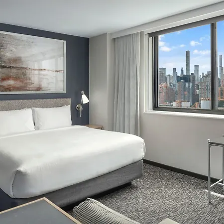 By Marriott Queens 3* New York