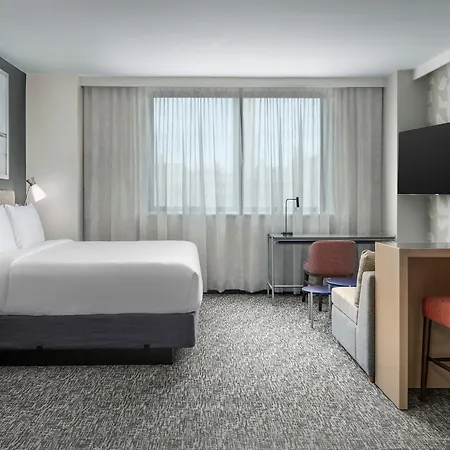 Hotel By Marriott Queens