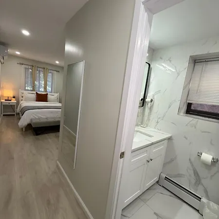 Homestay Flushing Escape