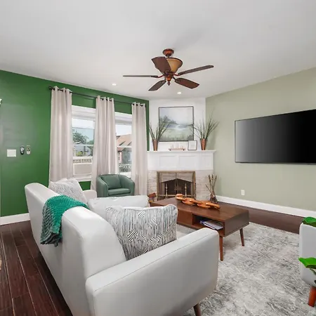 The Oasis Duplex 12 Minutes Away From Jfk Holiday home New York
