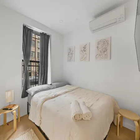Private With Shared Bathroom At An By Times Square Apartment
