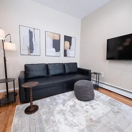 Sunlit 2br Park North Elevator & Laundry Apartment