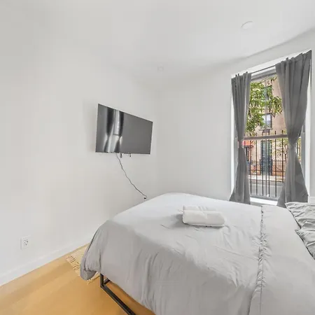 Private With Shared Bathroom At An By Times Square *