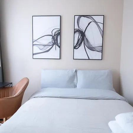 Sunlit 2br Park North Elevator & Laundry Apartment New York