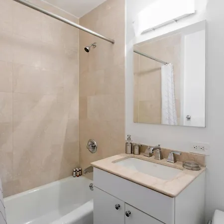 Airy Theater District 1br W Gym Doorman Nyc-70 Apartment